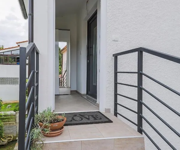 Apartment Sweet Tony *